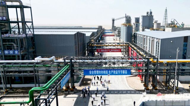 Equipment news | Hua YI composite fluidized bed drying and cooling technical service Xinjiang sodium sulfate project